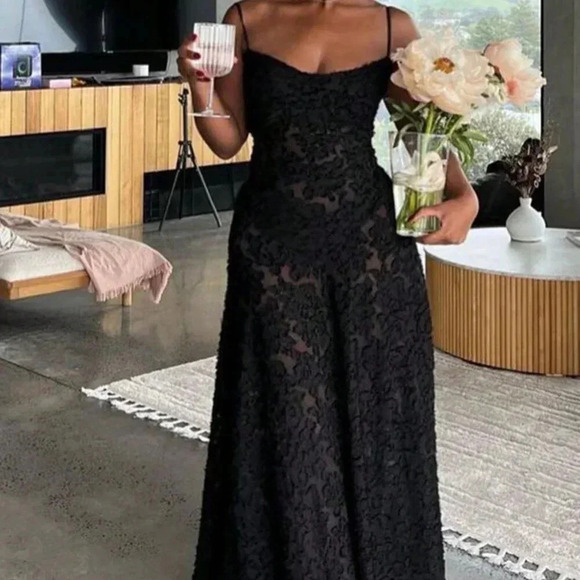 Black Women's Sleeveless Backless Elegant Party Dress With Spaghetti Straps - Picture 2 of 5